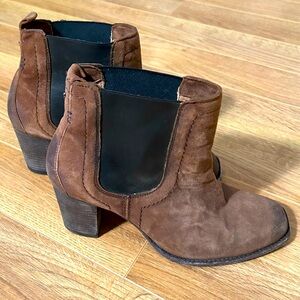 EUC! Trask leather square toe heeled booties
